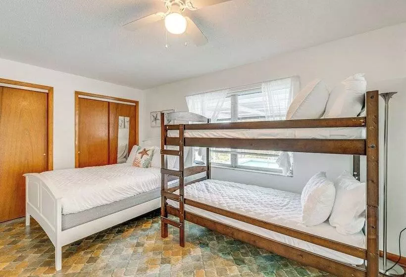 Port Charlotte Retreat W/ Lanai + Private Pool!