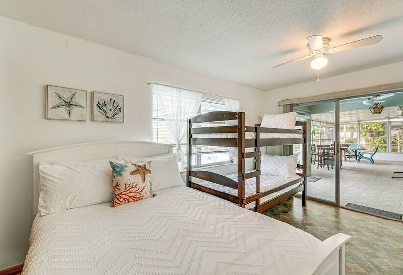 Port Charlotte Retreat W/ Lanai + Private Pool!