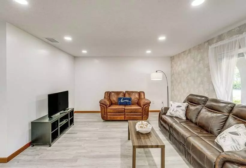 Port Charlotte Retreat W/ Lanai + Private Pool!