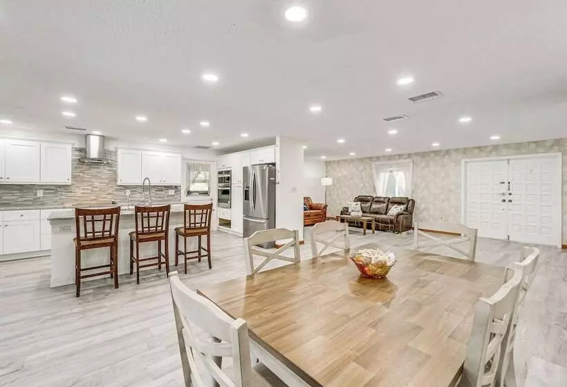 Port Charlotte Retreat W/ Lanai + Private Pool!