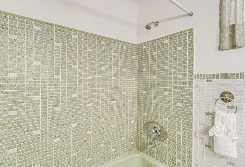 Port Charlotte Retreat W/ Lanai + Private Pool!