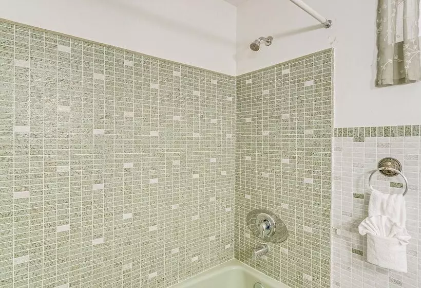 Port Charlotte Retreat W/ Lanai + Private Pool!