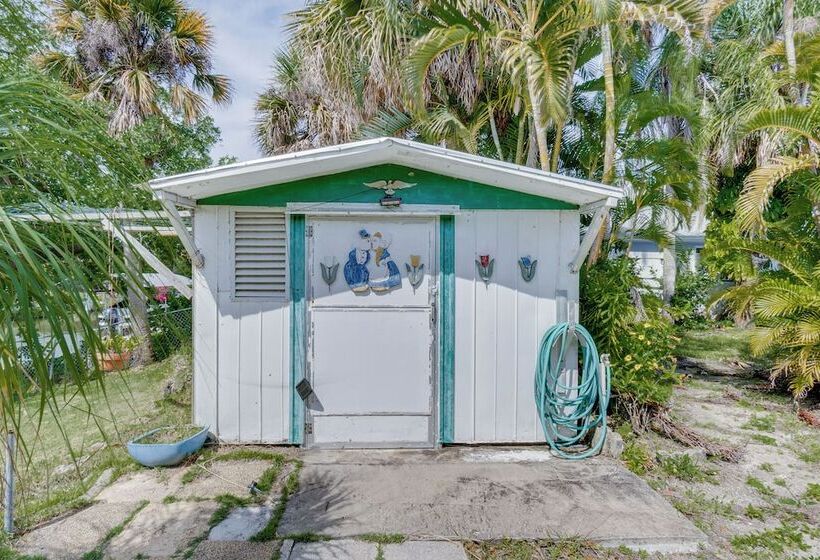 Port Charlotte Retreat W/ Lanai + Private Pool!