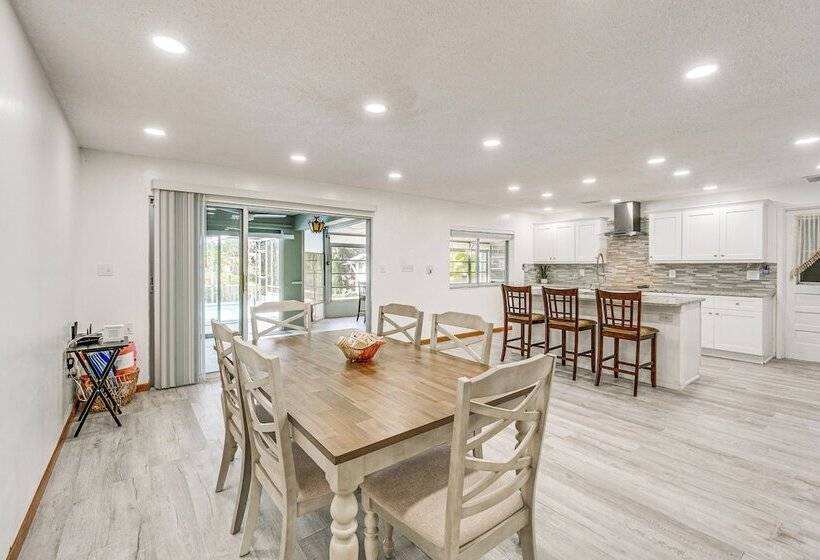 Port Charlotte Retreat W/ Lanai + Private Pool!