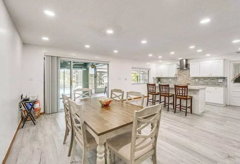 Port Charlotte Retreat W/ Lanai + Private Pool!