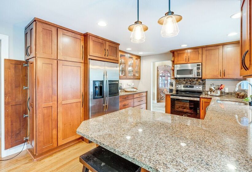 Redmond Home W/ Deck & Patio: 17 Mi To Seattle