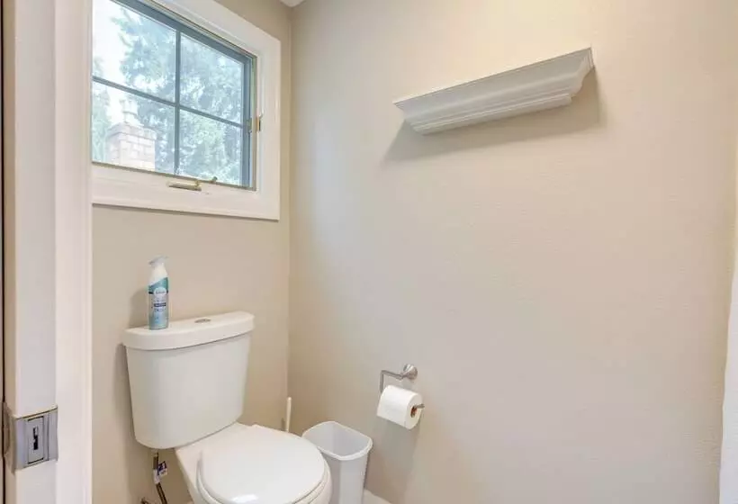 Redmond Home W/ Deck & Patio: 17 Mi To Seattle