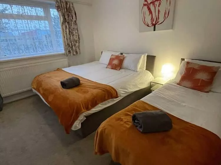 Residenssi Immaculate 3 Bed House In Luton