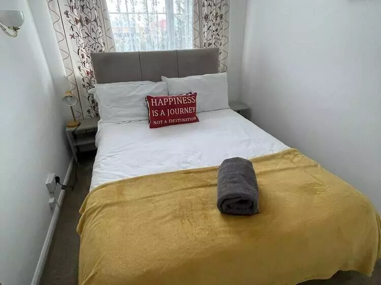 Residenssi Immaculate 3 Bed House In Luton