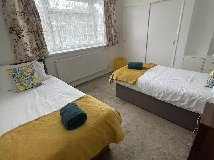Residenssi Immaculate 3 Bed House In Luton