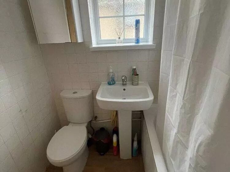 Residenssi Immaculate 3 Bed House In Luton