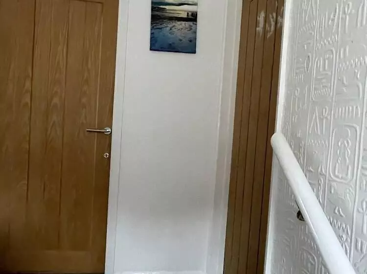 Residenssi Immaculate 3 Bed House In Luton