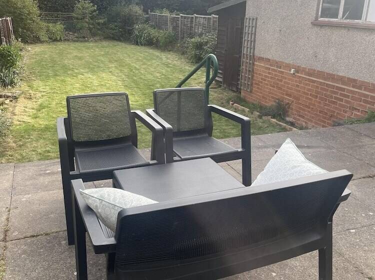 Резиденция Immaculate 3 Bed House In Luton