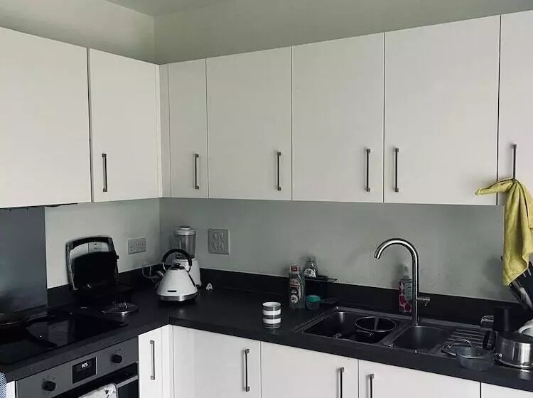 Residenssi Immaculate 4 Bed House In Chelmsford