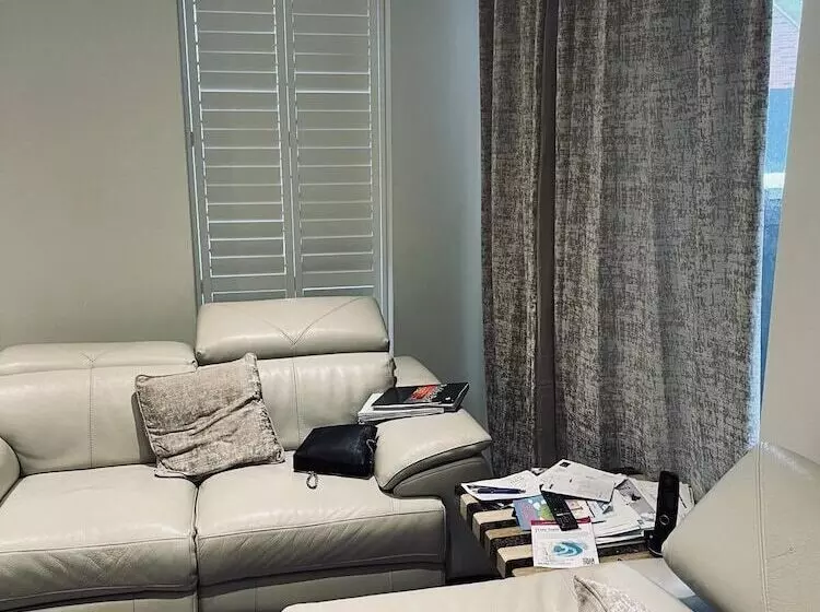 Residenssi Immaculate 4 Bed House In Chelmsford