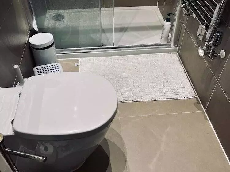 Residenssi Immaculate 4 Bed House In Chelmsford