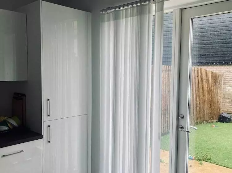 Residenssi Immaculate 4 Bed House In Chelmsford