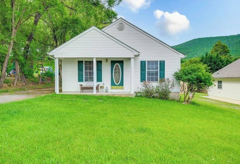 Roanoke Mountain Home: 4 Mi To Blue Ridge Parkway!