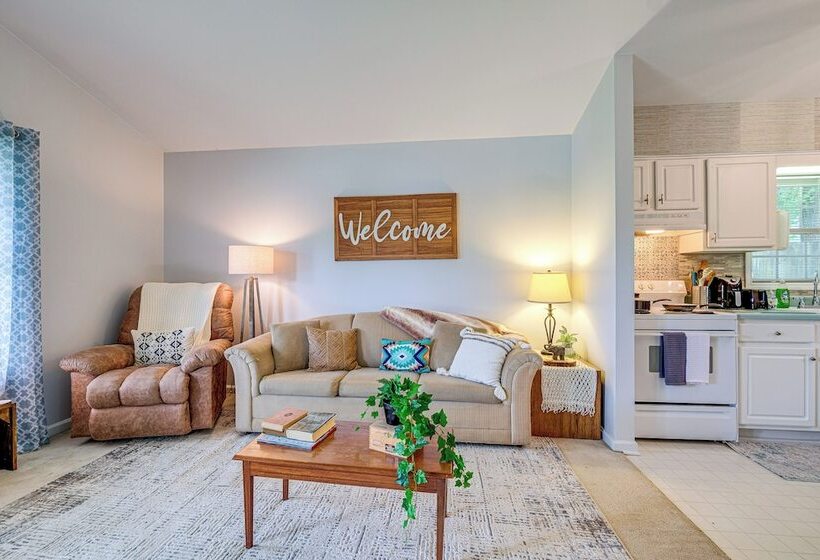 Roanoke Mountain Home: 4 Mi To Blue Ridge Parkway!