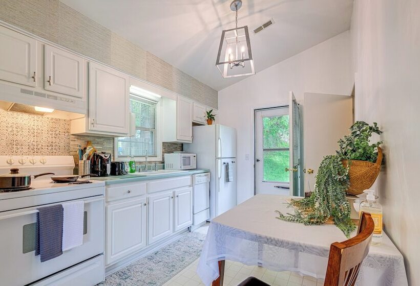 Roanoke Mountain Home: 4 Mi To Blue Ridge Parkway!