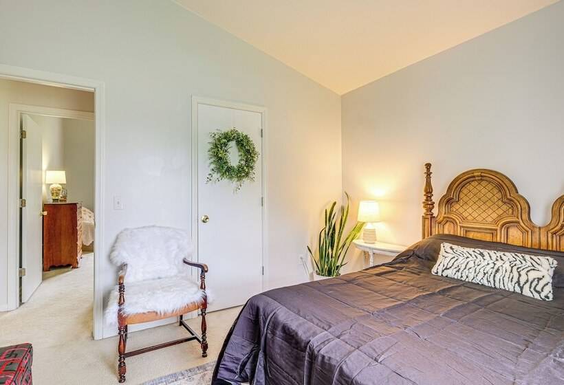 Roanoke Mountain Home: 4 Mi To Blue Ridge Parkway!