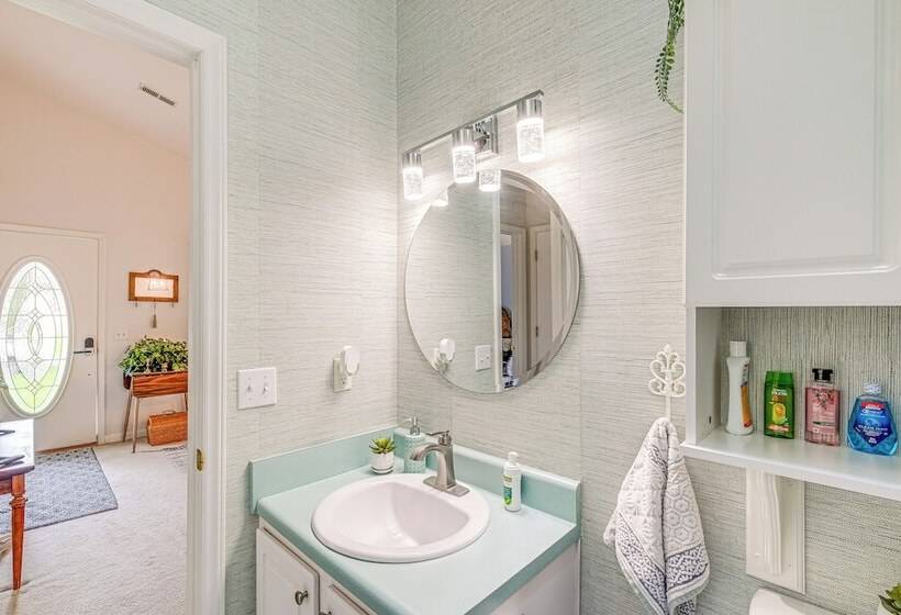 Roanoke Mountain Home: 4 Mi To Blue Ridge Parkway!