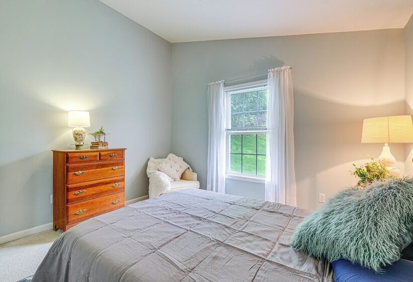 Roanoke Mountain Home: 4 Mi To Blue Ridge Parkway!