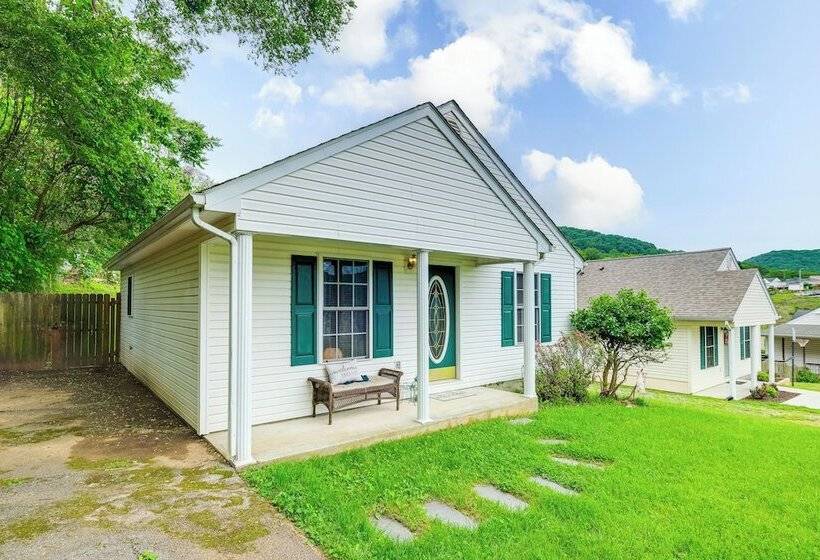 Roanoke Mountain Home: 4 Mi To Blue Ridge Parkway!