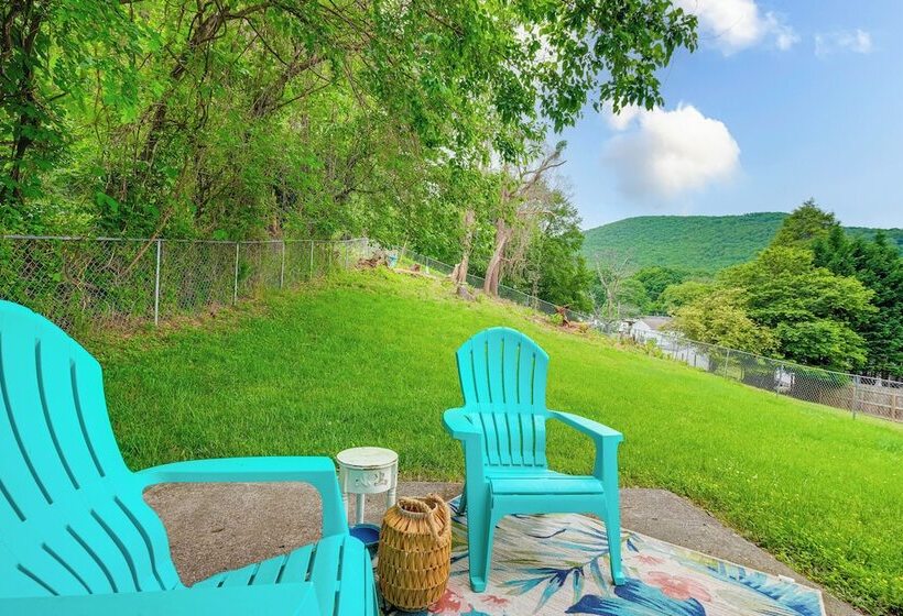 Roanoke Mountain Home: 4 Mi To Blue Ridge Parkway!