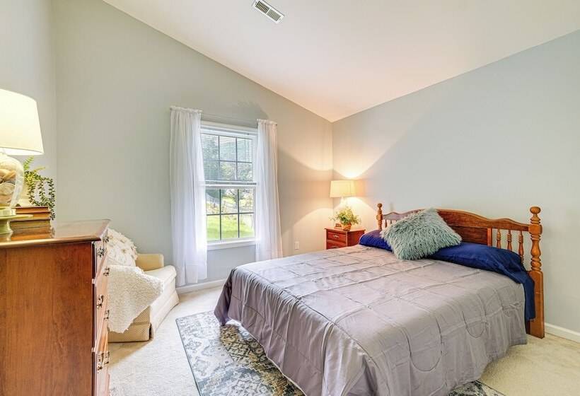 Roanoke Mountain Home: 4 Mi To Blue Ridge Parkway!