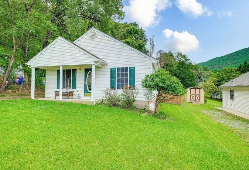 Roanoke Mountain Home: 4 Mi To Blue Ridge Parkway!