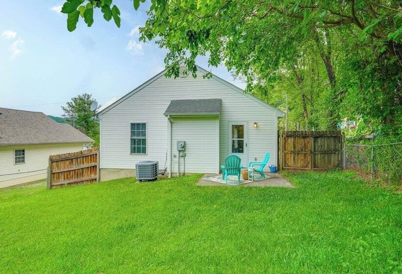 Roanoke Mountain Home: 4 Mi To Blue Ridge Parkway!