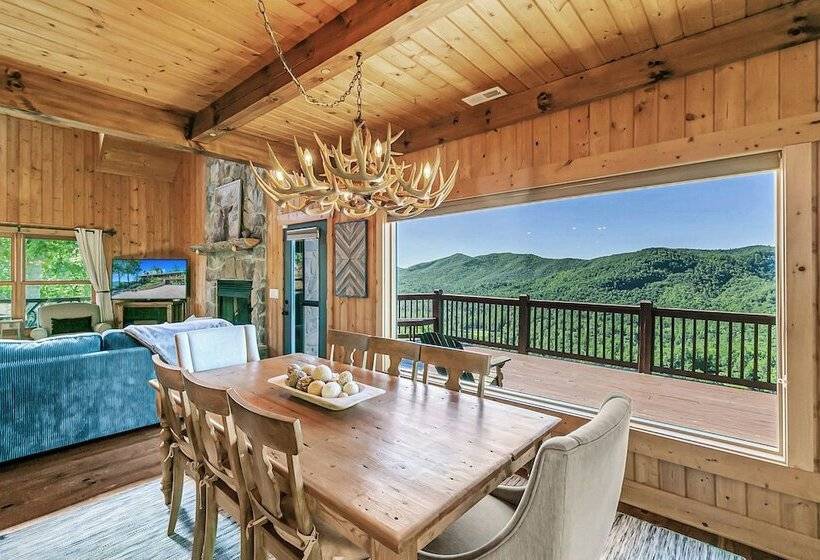 Mountain Views & Deck: Stunning Sapphire Cabin