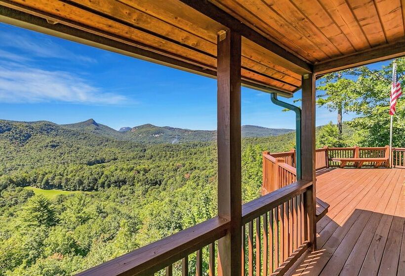 Mountain Views & Deck: Stunning Sapphire Cabin