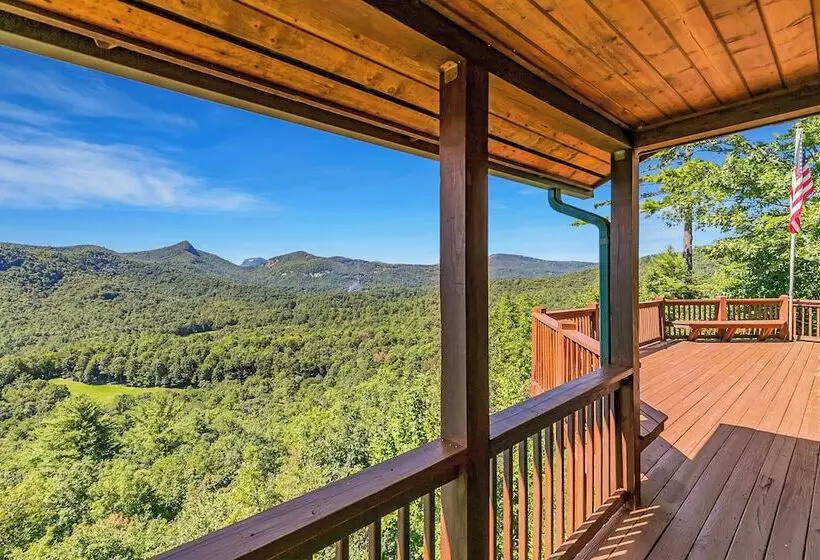 Mountain Views & Deck: Stunning Sapphire Cabin