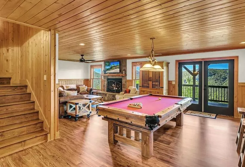 Mountain Views & Deck: Stunning Sapphire Cabin