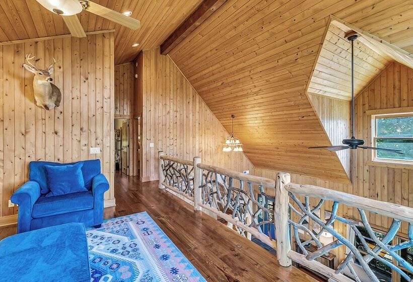 Mountain Views & Deck: Stunning Sapphire Cabin