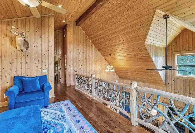 Mountain Views & Deck: Stunning Sapphire Cabin