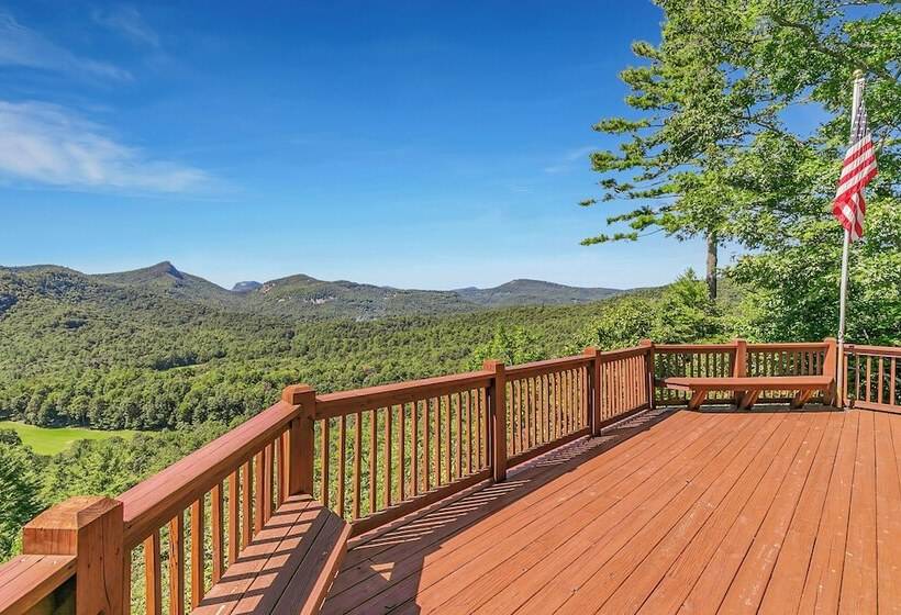 Mountain Views & Deck: Stunning Sapphire Cabin