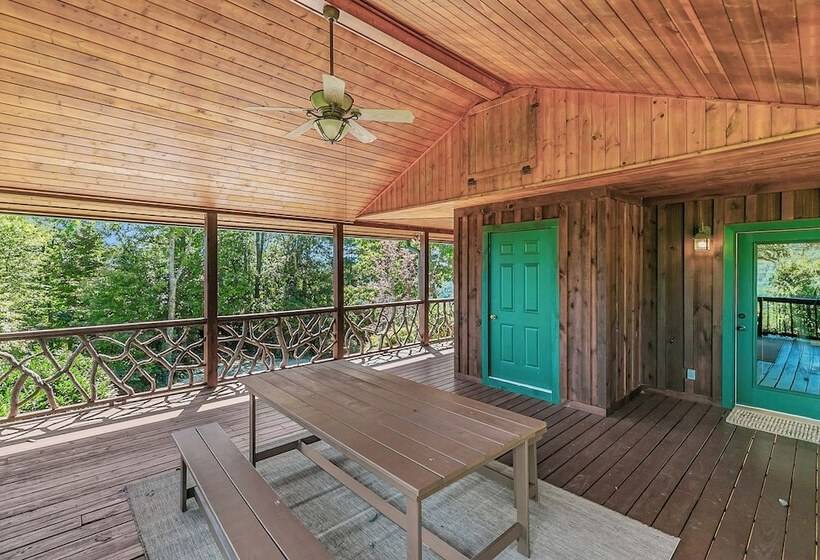 Mountain Views & Deck: Stunning Sapphire Cabin