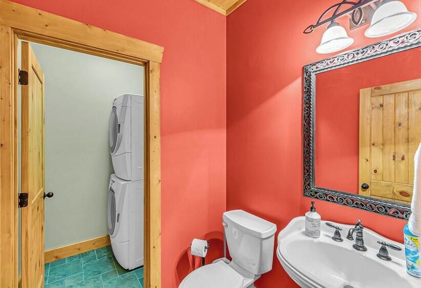 Mountain Views & Deck: Stunning Sapphire Cabin