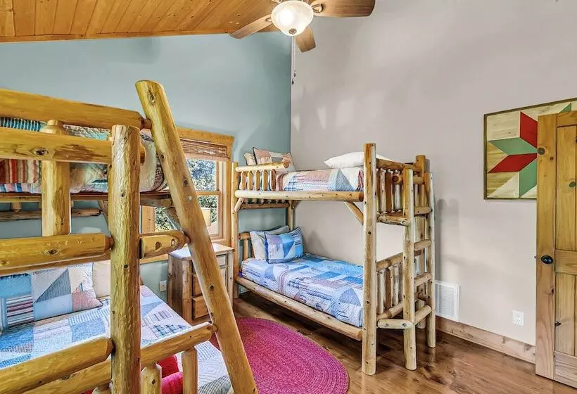 Mountain Views & Deck: Stunning Sapphire Cabin