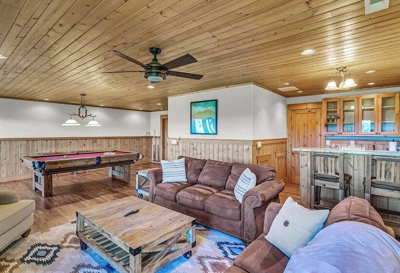 Mountain Views & Deck: Stunning Sapphire Cabin