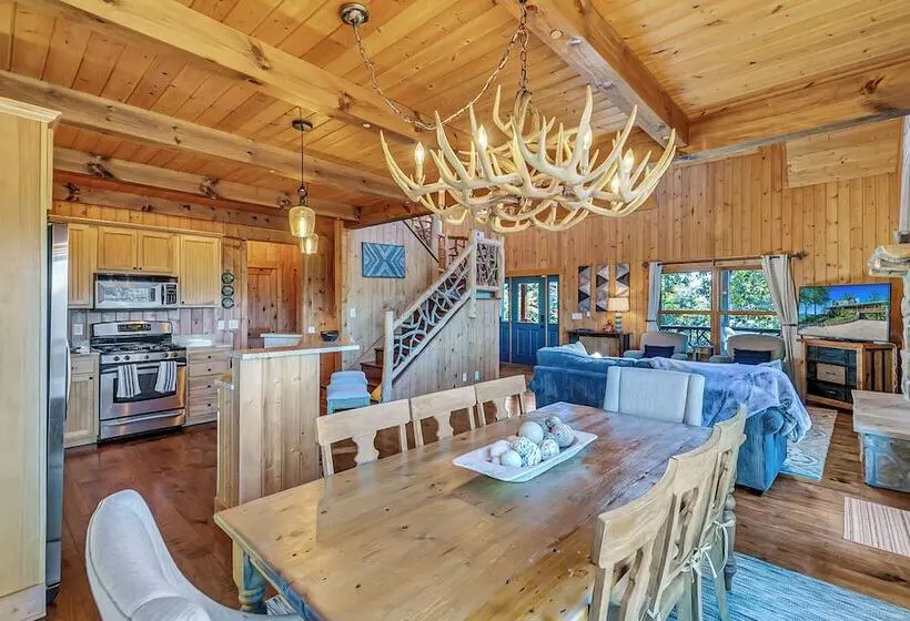 Mountain Views & Deck: Stunning Sapphire Cabin