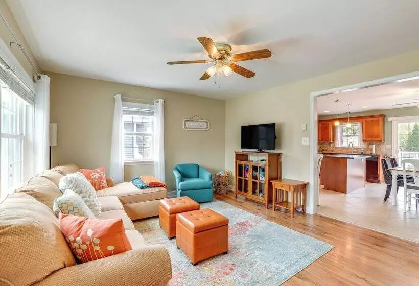 Villas Hideaway W/ Deck, Walk To Bay Beach!