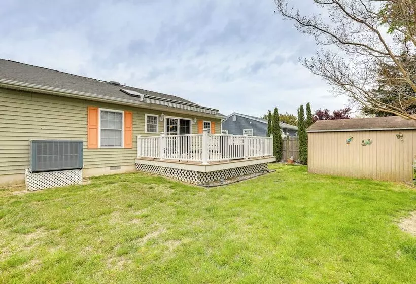 Villas Hideaway W/ Deck, Walk To Bay Beach!