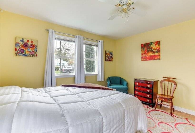 Villas Hideaway W/ Deck, Walk To Bay Beach!