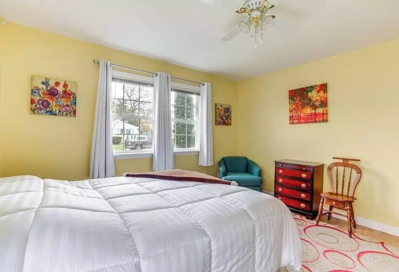 Villas Hideaway W/ Deck, Walk To Bay Beach!