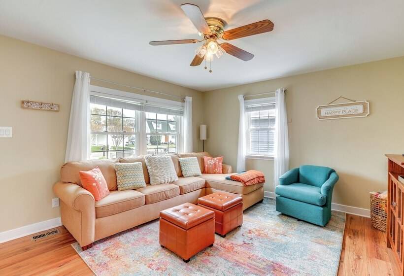 Villas Hideaway W/ Deck, Walk To Bay Beach!