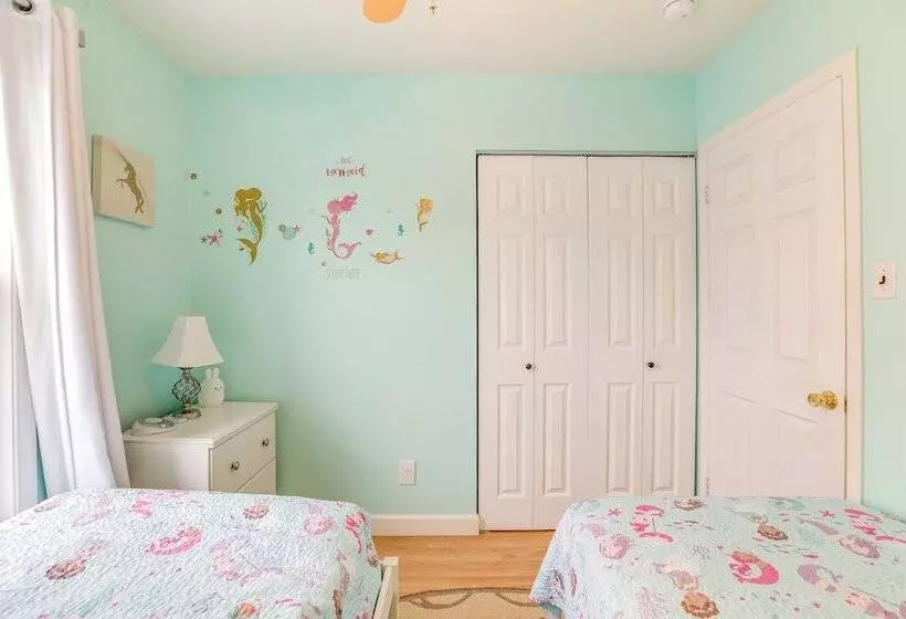 Villas Hideaway W/ Deck, Walk To Bay Beach!